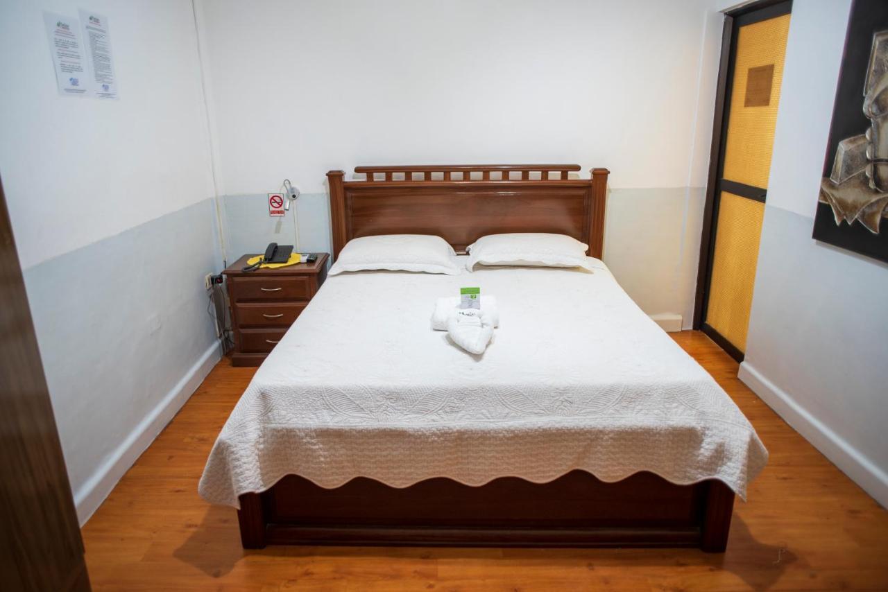 Buen Retiro Aparthotel 2*